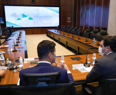 O chefe da Casa Civil do Governo do Estado, Guto Silva, fez um balanço dos resultados obtidos pelo programa Paraná Mais Cidades durante encontro nesta segunda-feira (03) com a base de apoio ao Governo na Assembleia. A reunião serviu também para confirmar o repasse de R$ 100 milhões por parte do Legislativo para a compra de vacinas contra a Covid-19.
