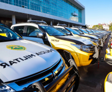 O Governo do Paraná reforça o planejamento de renovação da frota de veículos das forças de segurança pública. Nesta terça-feira (04), o governador Carlos Massa Ratinho Junior entregou novas viaturas para o Batalhão de Polícia Rodoviária (BPRv) da Polícia Militar do Paraná. O investimento por parte do Departamento de Estradas de Rodagem do Paraná (DER-PR) foi de R$ 16,1 milhões.