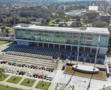 O Governo do Paraná reforça o planejamento de renovação da frota de veículos das forças de segurança pública. Nesta terça-feira (04), o governador Carlos Massa Ratinho Junior entregou novas viaturas para o Batalhão de Polícia Rodoviária (BPRv) da Polícia Militar do Paraná. O investimento por parte do Departamento de Estradas de Rodagem do Paraná (DER-PR) foi de R$ 16,1 milhões..Foto Gilson Abreu/AEN