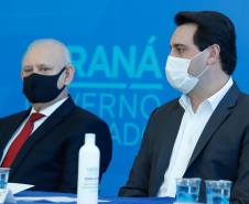 O governador Carlos Massa Ratinho Junior assinou nesta terça-feira (04), no Palácio Iguaçu, a ordem de serviço para a duplicação da Avenida Juscelino Kubitscheck de Oliveira (PR-412), em Matinhos. Antiga reivindicação dos moradores e frequentadores do Litoral paranaense, a JK faz parte da PR-412, rodovia que liga as cidades de Guaratuba, Matinhos e Pontal do Paraná. 
