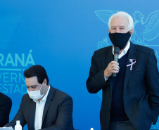 O governador Carlos Massa Ratinho Junior assinou nesta terça-feira (04), no Palácio Iguaçu, a ordem de serviço para a duplicação da Avenida Juscelino Kubitscheck de Oliveira (PR-412), em Matinhos. Antiga reivindicação dos moradores e frequentadores do Litoral paranaense, a JK faz parte da PR-412, rodovia que liga as cidades de Guaratuba, Matinhos e Pontal do Paraná. 
