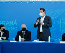 O governador Carlos Massa Ratinho Junior assinou nesta terça-feira (04), no Palácio Iguaçu, a ordem de serviço para a duplicação da Avenida Juscelino Kubitscheck de Oliveira (PR-412), em Matinhos. Antiga reivindicação dos moradores e frequentadores do Litoral paranaense, a JK faz parte da PR-412, rodovia que liga as cidades de Guaratuba, Matinhos e Pontal do Paraná. 
