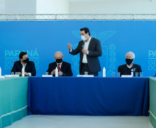 O governador Carlos Massa Ratinho Junior assinou nesta terça-feira (04), no Palácio Iguaçu, a ordem de serviço para a duplicação da Avenida Juscelino Kubitscheck de Oliveira (PR-412), em Matinhos. Antiga reivindicação dos moradores e frequentadores do Litoral paranaense, a JK faz parte da PR-412, rodovia que liga as cidades de Guaratuba, Matinhos e Pontal do Paraná. 
