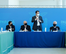 O governador Carlos Massa Ratinho Junior assinou nesta terça-feira (04), no Palácio Iguaçu, a ordem de serviço para a duplicação da Avenida Juscelino Kubitscheck de Oliveira (PR-412), em Matinhos. Antiga reivindicação dos moradores e frequentadores do Litoral paranaense, a JK faz parte da PR-412, rodovia que liga as cidades de Guaratuba, Matinhos e Pontal do Paraná. 
