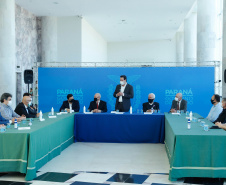 O governador Carlos Massa Ratinho Junior assinou nesta terça-feira (04), no Palácio Iguaçu, a ordem de serviço para a duplicação da Avenida Juscelino Kubitscheck de Oliveira (PR-412), em Matinhos. Antiga reivindicação dos moradores e frequentadores do Litoral paranaense, a JK faz parte da PR-412, rodovia que liga as cidades de Guaratuba, Matinhos e Pontal do Paraná. 
