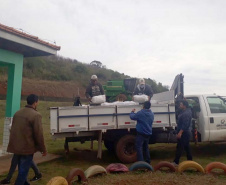 Cestas básicas beneficiam 30.600 famílias de comunidades tradicionais. Foto:SEED