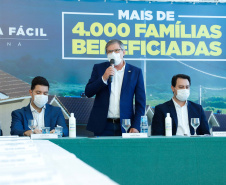 O convênio com a Pacaembu Construtora, empresa com sede em São Paulo, prevê investimentos de R$ 540 milhões. O acordo foi assinado nesta quarta-feira (5), em cerimônia no Palácio Iguaçu, pelo governador Carlos Massa Ratinho Junior, o presidente da Cohapar, Jorge Lange, prefeitos e representantes da empresa. A expectativa é que as casas fiquem prontas no primeiro semestre de 2022.