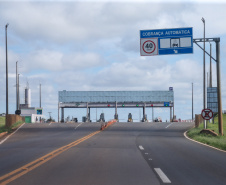 O Departamento de Estradas de Rodagem do Paraná (DER/PR) iniciou nesta quarta-feira (5) a publicação de editais de licitação para contratar empresas que irão atuar na fiscalização de todas as medidas, atividades e obrigações do encerramento dos contratos dos pedágios que compõem o atual Anel de Integração.
