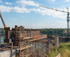 Governador destaca evolução das obras na Ponte da Integração. Foto: Rubens Fraulini/ Itaipu Binacional