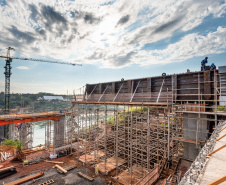 Governador destaca evolução das obras na Ponte da Integração.Foto: Rubens Fraulini/ Itaipu Binacional