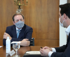 O governador Carlos Massa Ratinho Junior autorizou nesta segunda-feira (10) a licitação da construção da nova sede da prefeitura de Pato Branco, no Sudoeste do Estado. O Governo do Estado aportará R$ 20 milhões, a fundo perdido, por meio da Secretaria de Desenvolvimento Urbano e de Obras Públicas. Haverá contrapartida de cerca de R$ 8 milhões do município. O valor máximo estipulado no pregão será de R$ 28.539.238,68.
