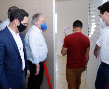 Em Campo Largo, na Região Metropolitana de Curitiba, 416 famílias vão receber as chaves da casa própria. Nesta terça-feira (11), o governador Carlos Massa Ratinho Junior esteve no município para conferir os conjuntos de apartamentos Campo Largo I e II que serão entregues às famílias na próxima semana.