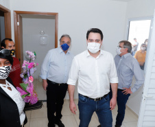 Em Campo Largo, na Região Metropolitana de Curitiba, 416 famílias vão receber as chaves da casa própria. Nesta terça-feira (11), o governador Carlos Massa Ratinho Junior esteve no município para conferir os conjuntos de apartamentos Campo Largo I e II que serão entregues às famílias na próxima semana.