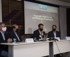 A Sanepar adota um novo modelo de rodízio no fornecimento de água de Curitiba e Região Metropolitana a partir desta sexta-feira (14), com a redução do intervalo entre a suspensão e a retomada do abastecimento. Dividida em três grupos de bairros (e não mais em cinco), a população ficará um dia e meio sem água e um dia e meio com água (36 horas X 36 horas). 