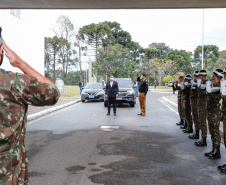 O Governo do Paraná recebeu 100 fuzis calibre 7,62 mm M964 do Exército Brasileiro. A entrega simbólica foi feita pelo general Carlos José Russo Assumpção Penteado, comandante da 5ª Divisão  de Exército, ao governador Carlos Massa Ratinho Junior nesta quinta-feira (13) no Forte do Pinheirinho, em Curitiba.