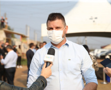 O Governador Carlos Massa Ratinho Junior autotiza nesta sexta-feira (14/08),  a ordem de servico para pavimentacao asfaltica no bairro Estados  em Fazenda Rio Grande acompanhado do secretário de Desenvolvimento Urbano, Joao Carlos Ortega. Na foto prefeito Marcio Wosniak. Fazenda Rio Grande, 13/08/2020 - Foto: Geraldo Bubniak/AEN