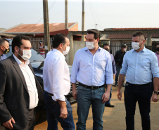 O Governador Carlos Massa Ratinho Junior autotiza nesta sexta-feira (14/08),  a ordem de servico para pavimentacao asfaltica no bairro Estados  em Fazenda Rio Grande acompanhado do secretário de Desenvolvimento Urbano, Joao Carlos Ortega Fazenda Rio Grande, 13/08/2020 - Foto: Geraldo Bubniak/AEN