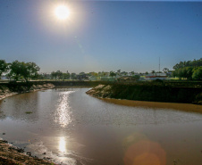 Obras para revitalizar o Parque Fundo de Vale em Guaira,  com instalação e adaptação de acessibilidade em todo o Parque, ampliação do lago, pista de caminhada, modernização paisagística, bancos e vegetação nova.   06/08/2020 -  Foto: Geraldo Bubniak/AEN