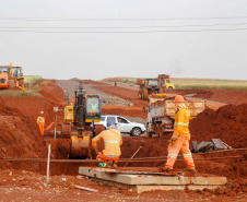 Construção de trincheira em Santa Terezinha do Itaipu.