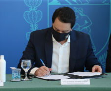 O governador Carlos Massa Ratinho Junior participa nesta quarta-feira (26), no Palácio Iguaçu, do evento que celebra um ano do programa Descomplica, iniciativa de caráter permanente do Governo do Estado para simplificar a vida dos empreendedores