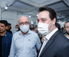 O presidente Jair Bolsonaro e o governador Carlos Massa Ratinho Junior lançaram nesta quinta-feira (27), em Foz do Iguaçu, a pedra fundamental da duplicação da Rodovia das Cataratas (BR-469), do trevo de acesso à Argentina até a entrada do Parque Nacional do Iguaçu. A cerimônia concretiza a obra de 8,7 quilômetros.