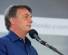 O presidente Jair Bolsonaro e o governador Carlos Massa Ratinho Junior lançaram nesta quinta-feira (27), em Foz do Iguaçu, a pedra fundamental da duplicação da Rodovia das Cataratas (BR-469), do trevo de acesso à Argentina até a entrada do Parque Nacional do Iguaçu. A cerimônia concretiza a obra de 8,7 quilômetros.