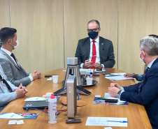 Em Brasília, o chefe da Casa Civil, Guto Silva, e o diretor presidente do Tecpar, Jorge Callado, participaram de reuniões na Anvisa e na Embaixada Russa para agilizar o processo de aprovação dos estudos clínicos da vacina no Brasil. Serão testados 10 mil voluntários, com prioridade para profissionais de saúde. Foto: Casa Civil