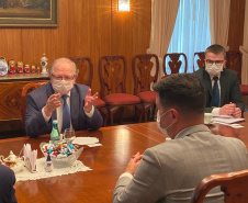 Em Brasília, o chefe da Casa Civil, Guto Silva, e o diretor presidente do Tecpar, Jorge Callado, participaram de reuniões na Anvisa e na Embaixada Russa para agilizar o processo de aprovação dos estudos clínicos da vacina no Brasil. Serão testados 10 mil voluntários, com prioridade para profissionais de saúde. Foto: Casa Civil