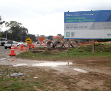 Serão investidos R$ 90,6 milhões para construir novas pistas, vias marginais, pontes, viadutos, passarela, calçadas e ciclovias no trecho entre Curitiba e Almirante Tamandaré, em uma extensão de 4,74 quilômetros. O prazo de execução é de dois anos

.Foto: Ari Dias/AEN.