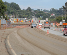 Serão investidos R$ 90,6 milhões para construir novas pistas, vias marginais, pontes, viadutos, passarela, calçadas e ciclovias no trecho entre Curitiba e Almirante Tamandaré, em uma extensão de 4,74 quilômetros. O prazo de execução é de dois anos

.Foto: Ari Dias/AEN.