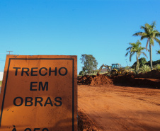 Pavimentacao e recape de vias urbarnas em Umuarama.  Av Portugal trecho entre a Rua Monteiro Lobato e o trevo da Estrada do Bonfiim (antiga PR 482 saida para Maria Helena).  -  05/08/2020 -  Foto: Geraldo Bubniak/AEN