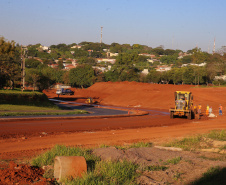 Pavimentacao e recape de vias urbarnas em Umuarama.  Av Portugal trecho entre a Rua Monteiro Lobato e o trevo da Estrada do Bonfiim (antiga PR 482 saida para Maria Helena).  -  05/08/2020 -  Foto: Geraldo Bubniak/AEN
