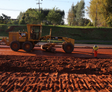 Pavimentacao e recape de vias urbarnas em Umuarama.  Av Portugal trecho entre a Rua Monteiro Lobato e o trevo da Estrada do Bonfiim (antiga PR 482 saida para Maria Helena).  -  05/08/2020 -  Foto: Geraldo Bubniak/AEN