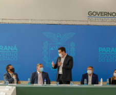 O governador Carlos Massa Ratinho Junior, o presidente do Tribunal de Justiça do Paraná, desembargador Adalberto Xisto Pereira, e o segundo vice-presidente, desembargador José Laurindo de Souza Netto formalizaram nesta quinta-feira (3) a criação do Cejus Casa Fácil e do Cejusc Fundiário, que vão atuar na mediação e conciliação de conflitos no Estado.foto Gilson Abreu/Aen