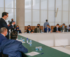 O governador Carlos Massa Ratinho Junior, o presidente do Tribunal de Justiça do Paraná, desembargador Adalberto Xisto Pereira, e o segundo vice-presidente, desembargador José Laurindo de Souza Netto formalizaram nesta quinta-feira (3) a criação do Cejus Casa Fácil e do Cejusc Fundiário, que vão atuar na mediação e conciliação de conflitos no Estado.foto Gilson Abreu/Aen