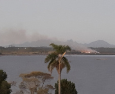 Incêndio em área de manancial tem prioridade dos bombeiros. Foto: Sanepar