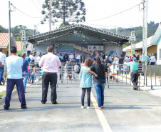 O governador Carlos Massa Ratinho Junior entregou nesta sexta-feira (4) as chaves de novas moradias para 53 famílias de Rebouças, na Região Centro-Sul do Estado