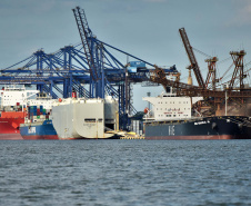 Faltando quatro meses para o fim de 2020, os Portos do Paraná já movimentaram o equivalente a 73% do total de cargas transportadas no ano passado inteiro. De janeiro a agosto, 38,67 milhões de toneladas de produtos passaram pelos portos de Paranaguá e Antonina. Em 2019, em 12 meses, foram 53.203.775 toneladas. 