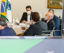 O governador Carlos Massa Ratinho Junior sancionou Projeto de Lei que prevê a transformação de 15 cargos de desembargador e das respectivas assessorias e funções comissionadas em 752 cargos voltados ao assessoramento de todos os magistrados que atuam na primeira instância e de outros 169 postos de técnicos judiciários.