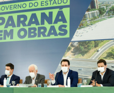 O governador Carlos Massa Ratinho Junior anunciou nesta quarta-feira (16) um programa de obras de infraestrutura que soma R$ 4 bilhões. Os projetos envolvem melhorias e modernização de rodovias, estradas rurais em todas as regiões do Paraná, além de um grande investimento no Litoral do Estado e na segurança pública.