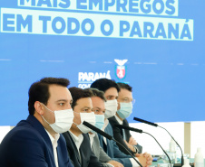 O governador Carlos Massa Ratinho Junior anunciou nesta quarta-feira (16) um programa de obras de infraestrutura que soma R$ 4 bilhões. Os projetos envolvem melhorias e modernização de rodovias, estradas rurais em todas as regiões do Paraná, além de um grande investimento no Litoral do Estado e na segurança pública.