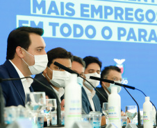 O governador Carlos Massa Ratinho Junior anunciou nesta quarta-feira (16) um programa de obras de infraestrutura que soma R$ 4 bilhões. Os projetos envolvem melhorias e modernização de rodovias, estradas rurais em todas as regiões do Paraná, além de um grande investimento no Litoral do Estado e na segurança pública.