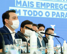 O governador Carlos Massa Ratinho Junior anunciou nesta quarta-feira (16) um programa de obras de infraestrutura que soma R$ 4 bilhões. Os projetos envolvem melhorias e modernização de rodovias, estradas rurais em todas as regiões do Paraná, além de um grande investimento no Litoral do Estado e na segurança pública.
