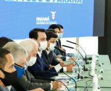 O governador Carlos Massa Ratinho Junior anunciou nesta quarta-feira (16) um programa de obras de infraestrutura que soma R$ 4 bilhões. Os projetos envolvem melhorias e modernização de rodovias, estradas rurais em todas as regiões do Paraná, além de um grande investimento no Litoral do Estado e na segurança pública.