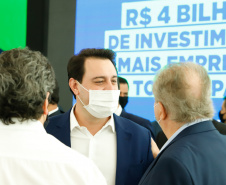 O governador Carlos Massa Ratinho Junior anunciou nesta quarta-feira (16) um programa de obras de infraestrutura que soma R$ 4 bilhões. Os projetos envolvem melhorias e modernização de rodovias, estradas rurais em todas as regiões do Paraná, além de um grande investimento no Litoral do Estado e na segurança pública.