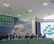 O governador Carlos Massa Ratinho Junior anunciou nesta quarta-feira (16) um programa de obras de infraestrutura que soma R$ 4 bilhões. Os projetos envolvem melhorias e modernização de rodovias, estradas rurais em todas as regiões do Paraná, além de um grande investimento no Litoral do Estado e na segurança pública.Foto Gilson Abreu/AEN