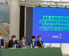 O governador Carlos Massa Ratinho Junior anunciou nesta quarta-feira (16) um programa de obras de infraestrutura que soma R$ 4 bilhões. Os projetos envolvem melhorias e modernização de rodovias, estradas rurais em todas as regiões do Paraná, além de um grande investimento no Litoral do Estado e na segurança pública.Foto Gilson Abreu/AEN