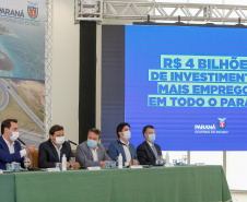 O governador Carlos Massa Ratinho Junior anunciou nesta quarta-feira (16) um programa de obras de infraestrutura que soma R$ 4 bilhões. Os projetos envolvem melhorias e modernização de rodovias, estradas rurais em todas as regiões do Paraná, além de um grande investimento no Litoral do Estado e na segurança pública.Foto Gilson Abreu/AEN