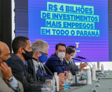O governador Carlos Massa Ratinho Junior anunciou nesta quarta-feira (16) um programa de obras de infraestrutura que soma R$ 4 bilhões. Os projetos envolvem melhorias e modernização de rodovias, estradas rurais em todas as regiões do Paraná, além de um grande investimento no Litoral do Estado e na segurança pública.Foto Gilson Abreu/AEN
