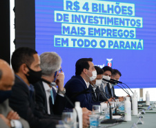 O governador Carlos Massa Ratinho Junior anunciou nesta quarta-feira (16) um programa de obras de infraestrutura que soma R$ 4 bilhões. Os projetos envolvem melhorias e modernização de rodovias, estradas rurais em todas as regiões do Paraná, além de um grande investimento no Litoral do Estado e na segurança pública.Foto Gilson Abreu/AEN